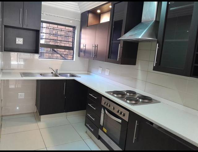 2 BEDROOM APARTMENT FOR SALE IN RAVENSWOOD